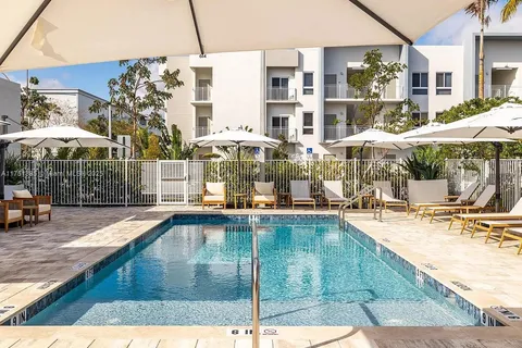 618 NE 2nd St # 303, Dania Beach FL 33004