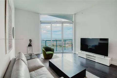 335 S Biscayne Blvd # 10, Miami FL 33131