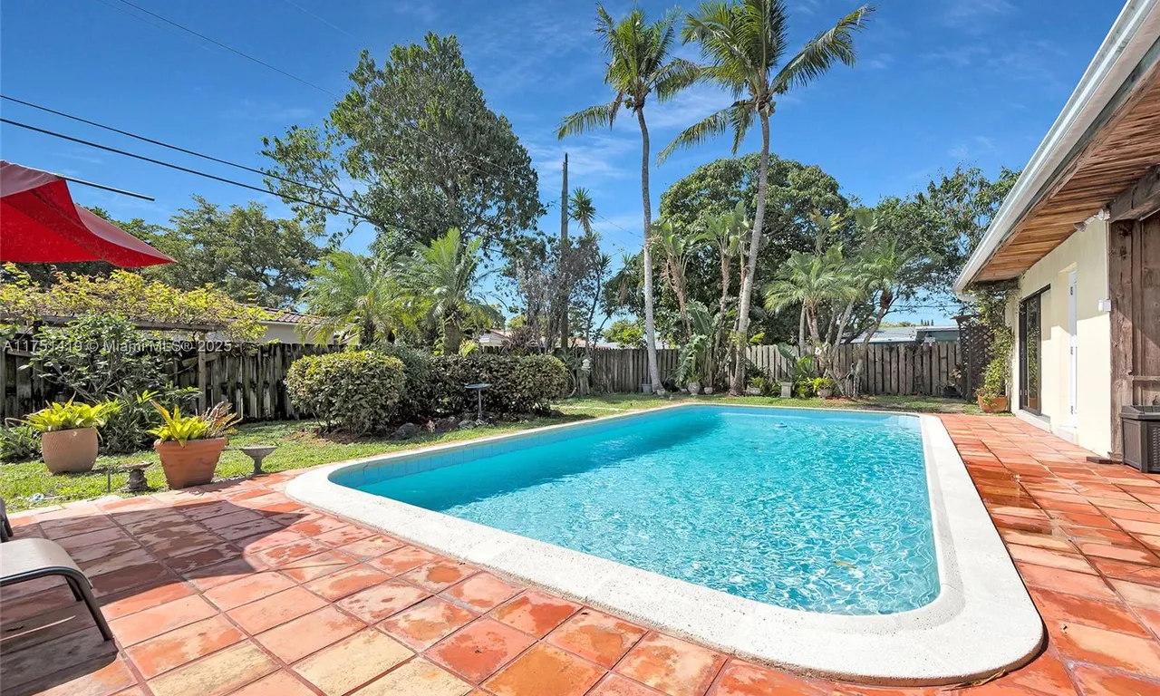 4300 NW 7th Court, Plantation FL 33317