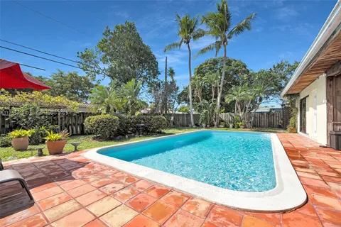 4300 NW 7th Court, Plantation FL 33317