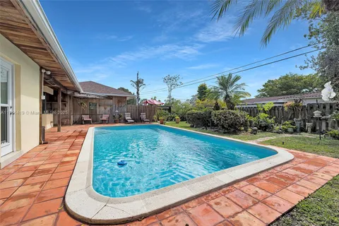 4300 NW 7th Court, Plantation FL 33317