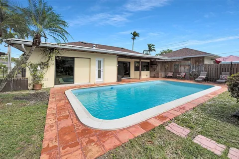4300 NW 7th Court, Plantation FL 33317