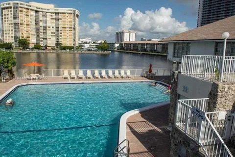 1833 S Ocean Dr # 1111, Hallandale Beach FL 33009