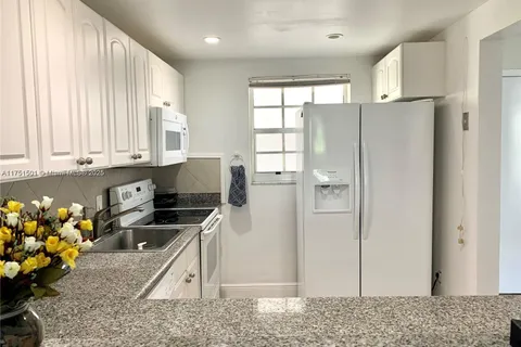 201 Galen # 315W, Key Biscayne FL 33149