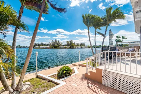 5624 Lagoon Dr, Dania Beach FL 33312