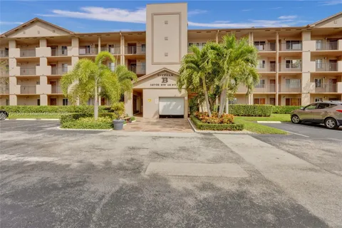 13705 SW 12th St # 109B, Pembroke Pines FL 33027