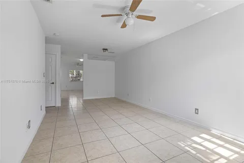 330 SW 2nd Ave # 3, Hallandale Beach FL 33009