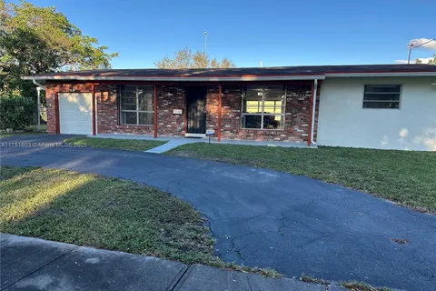 900 E Acre Dr, Plantation FL 33317