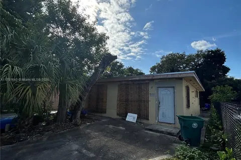 1780 NW 15th St, Miami FL 33125