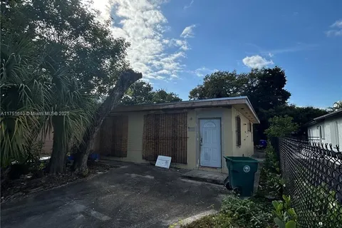 1780 NW 15th St, Miami FL 33125