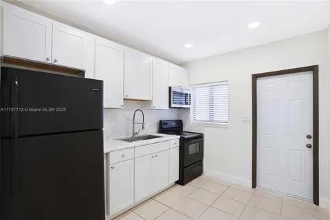 502 NW 7th Ct # 1, Hallandale Beach FL 33009