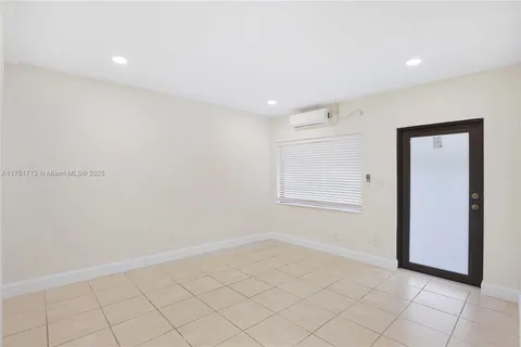 502 NW 7th Ct # 1, Hallandale Beach FL 33009
