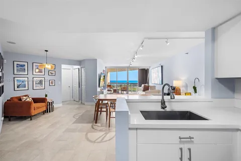 6767 Collins Ave # 302, Miami Beach FL 33141