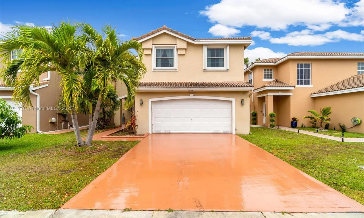 7895 N Silverado Cir, Davie FL 33024