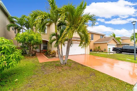 7895 N Silverado Cir, Davie FL 33024