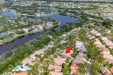 934 Bluewood Ter, Weston FL 33327