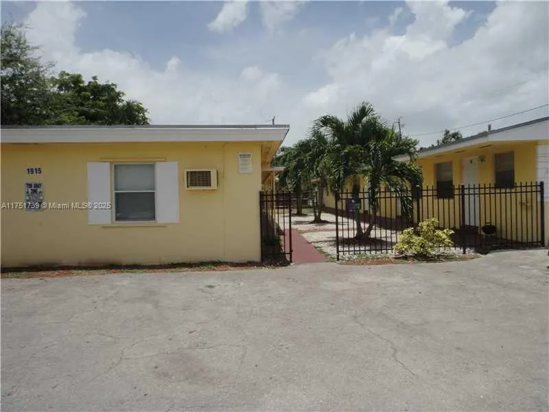 1915 Fletcher St # W5, Hollywood FL 33020