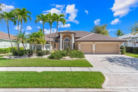 5135 Kensington Cir, Coral Springs FL 33076