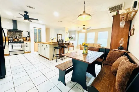 1312 NE 9th pl, Cape Coral FL 33909