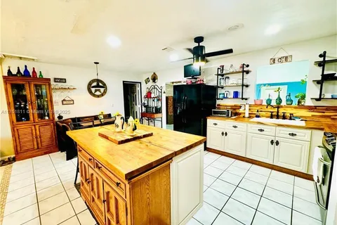 1312 NE 9th pl, Cape Coral FL 33909
