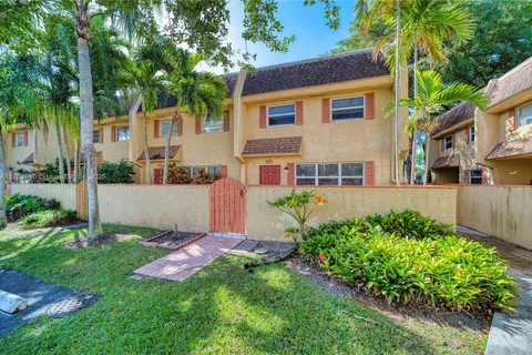 7175 Nova Dr # 301, Davie FL 33317