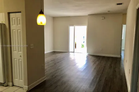 2733 NE 3rd Ct # 103, Homestead FL 33033