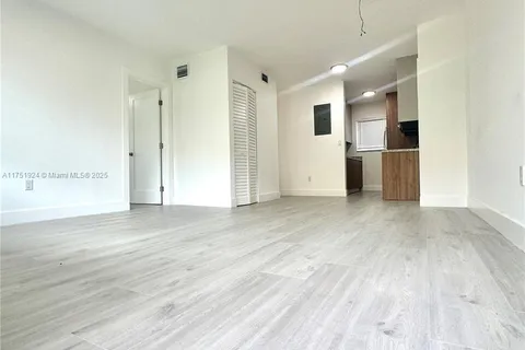 650 Lenox Ave # 1, Miami Beach FL 33139