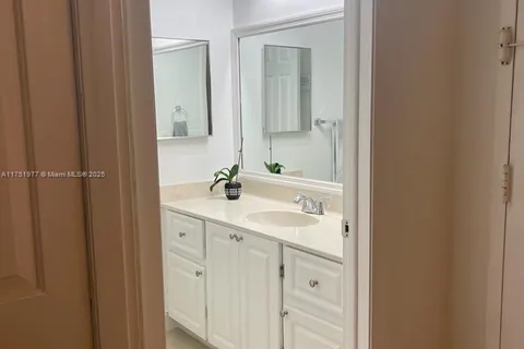 301 Racquet Club Rd # 305, Weston FL 33326