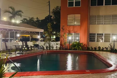 1850 NE 169th St # 302, North Miami Beach FL 33162