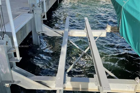 150 SE 25 RD Slip 13, Miami FL 33129