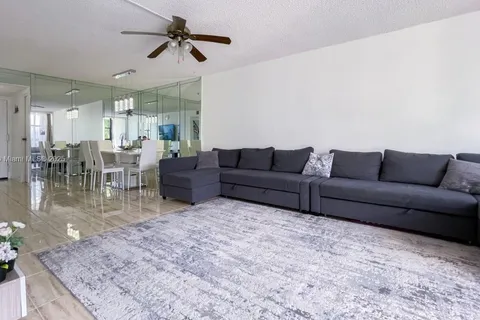 600 Parkview Dr # 307, Hallandale Beach FL 33009