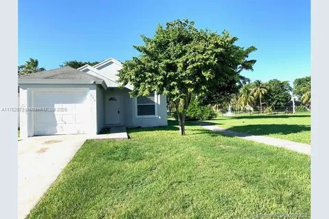 848 SW 10th St, Florida City FL 33034