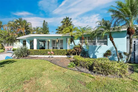 805 SE 14th Dr, Deerfield Beach FL 33441