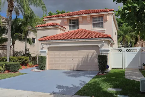 15719 NW 4th St, Pembroke Pines FL 33028