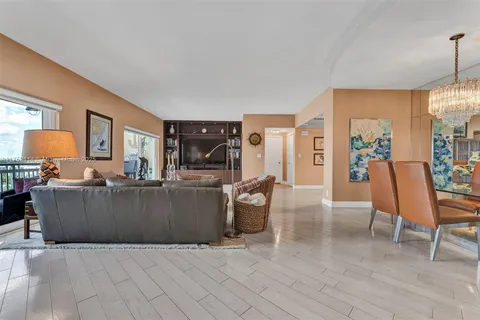 3800 Hillcrest Dr # 1207, Hollywood FL 33021