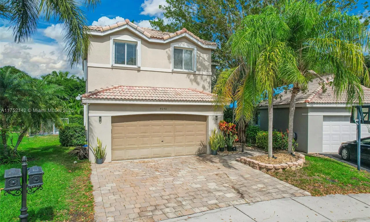 4040 Pine Ridge Ln, Weston FL 33331