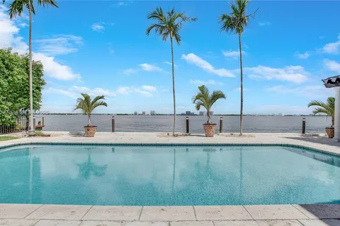 1031 N Shore Dr, Miami Beach FL 33141