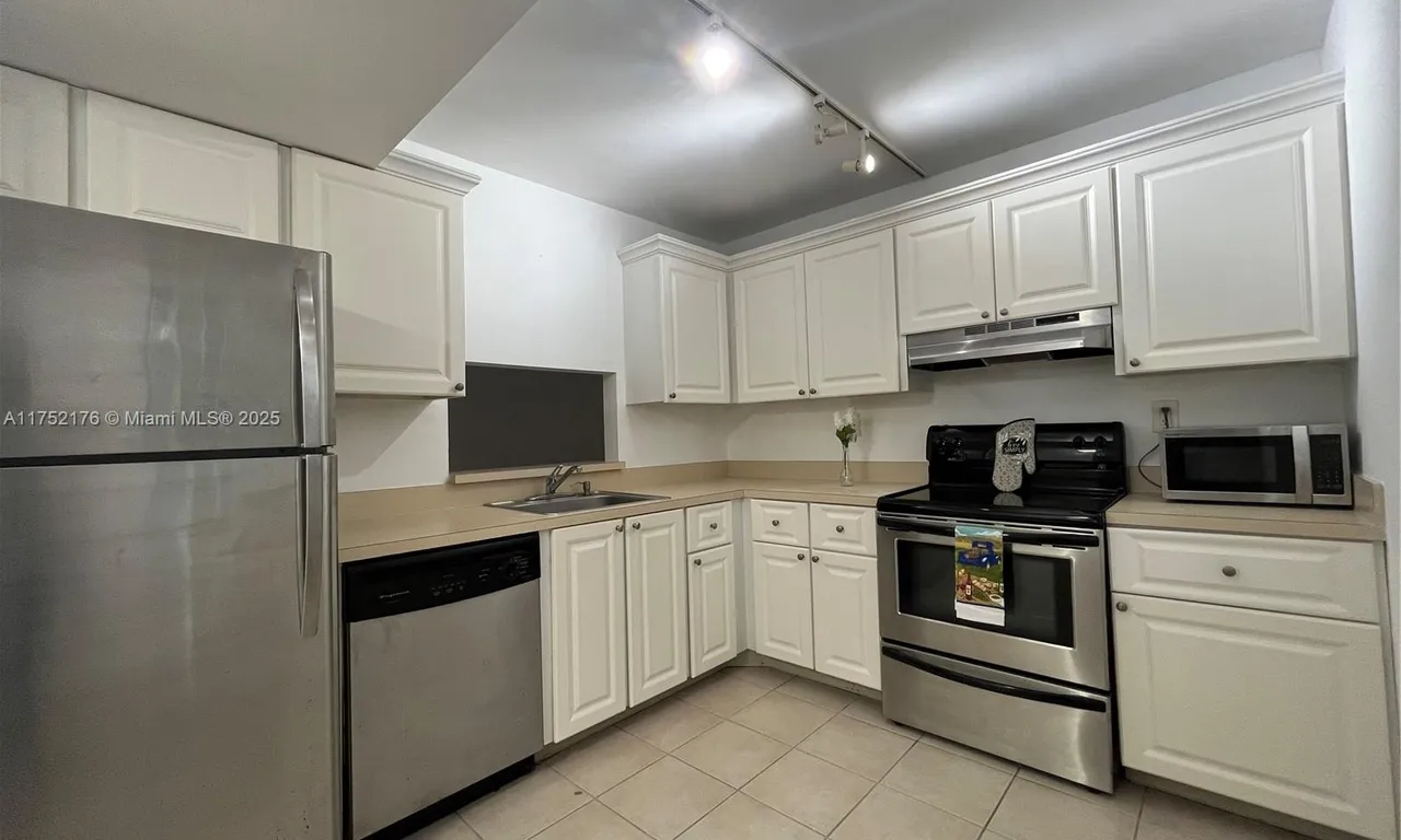 701 N Pine Island Rd # 202, Plantation FL 33324
