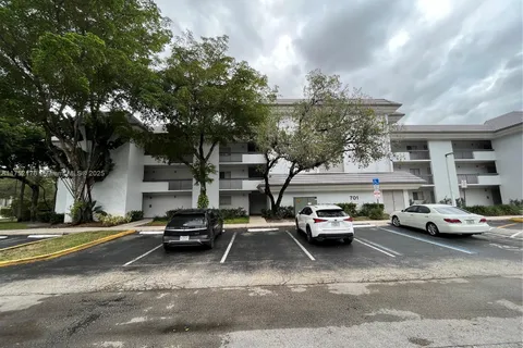 701 N Pine Island Rd # 202, Plantation FL 33324