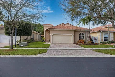 1660 NE 37th Ave, Homestead FL 33033