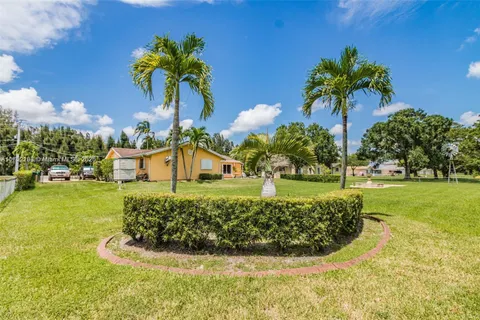 13450 SW 26th St, Davie FL 33325