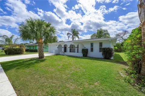 116 NE Solida Dr, Port St. Lucie FL 34983