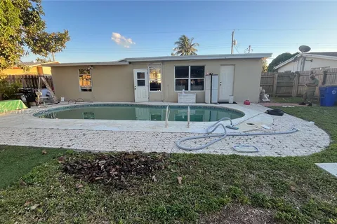 3591 NW 37th St, Lauderdale Lakes FL 33309