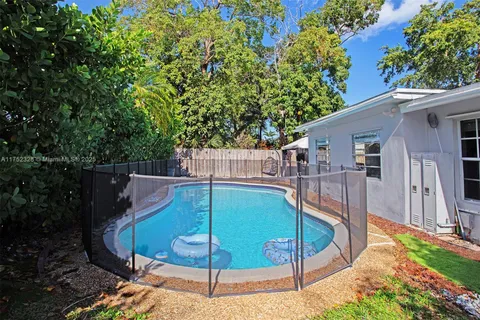 8121 NW 72nd Ave, Tamarac FL 33321
