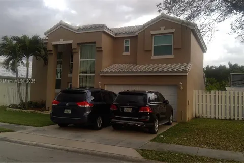 1071 SW 101st Ter, Pembroke Pines FL 33025