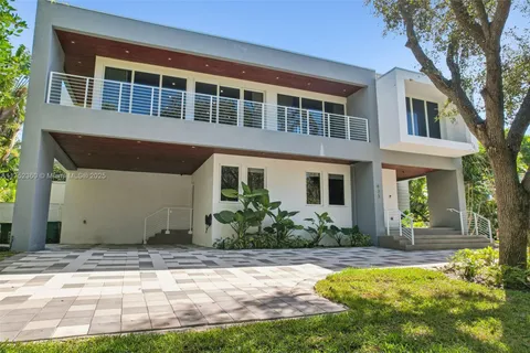 425 Harbor Dr, Key Biscayne FL 33149