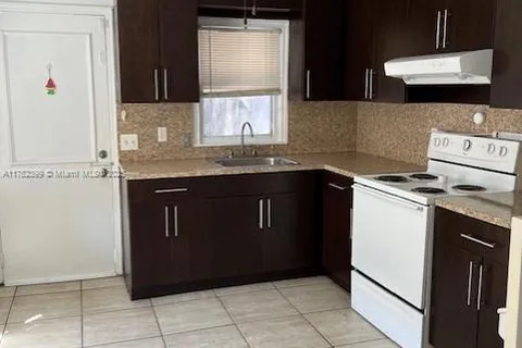 712 SW 7th Ave, Hallandale Beach FL 33009