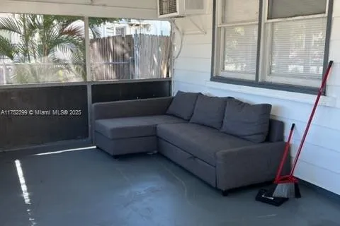 712 SW 7th Ave, Hallandale Beach FL 33009