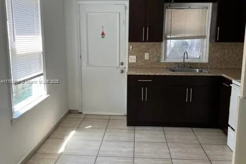 712 SW 7th Ave, Hallandale Beach FL 33009