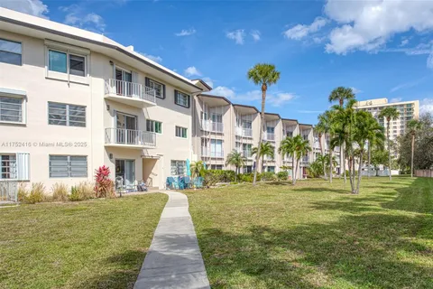 1967 S Ocean Blvd # 202, Lauderdale By The Sea FL 33062